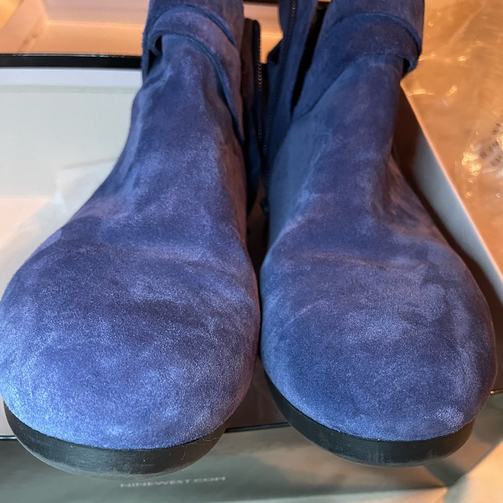 💙Nine West Suede Sz9 Ankle Booties💙 - Picture 4 of 6